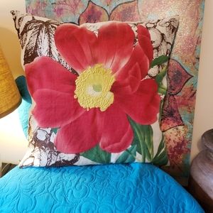 FLORAL EMBROIDERED LINEN PILLOW